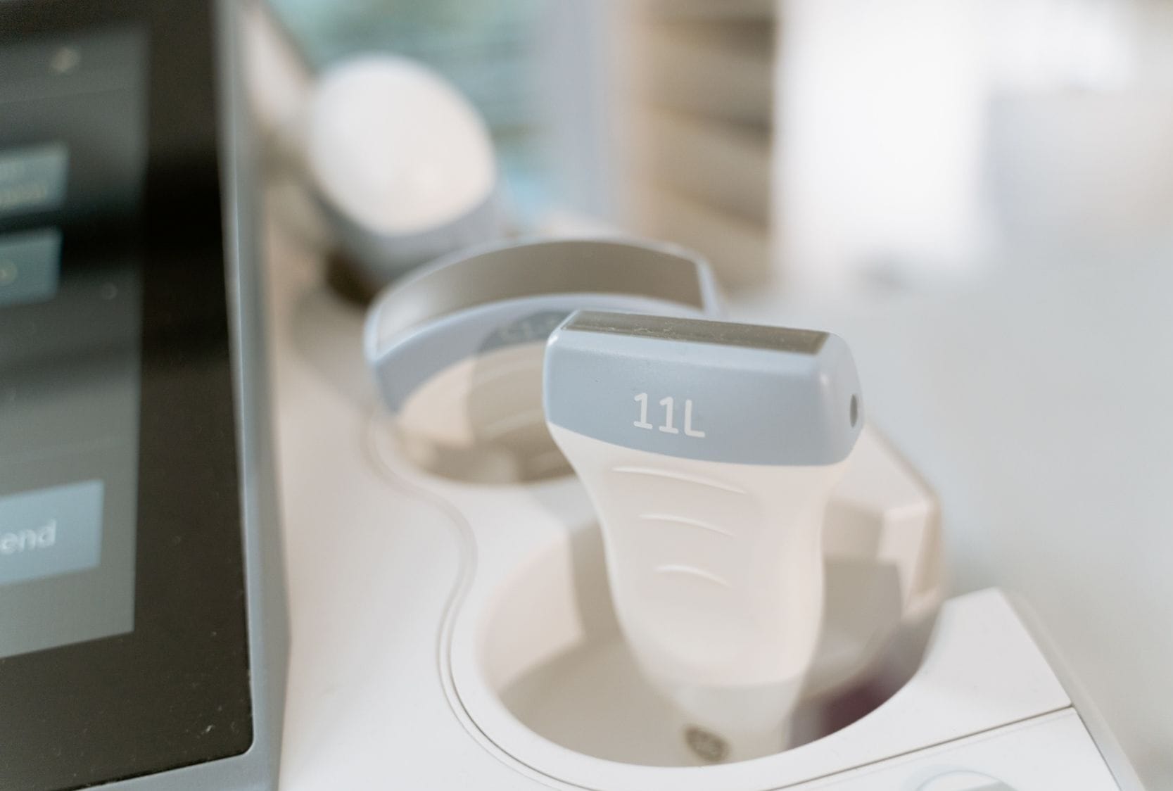High-frequency linear ultrasound probe used for facial scanning